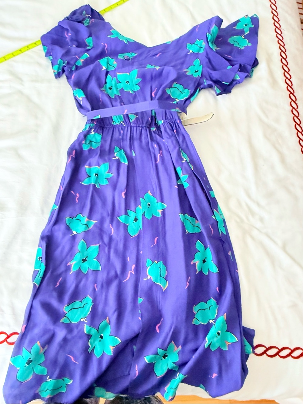 Vintage 1980s Purple Dress with Flutter Sleeves and Teal Floral Print - Picture 5 of 8